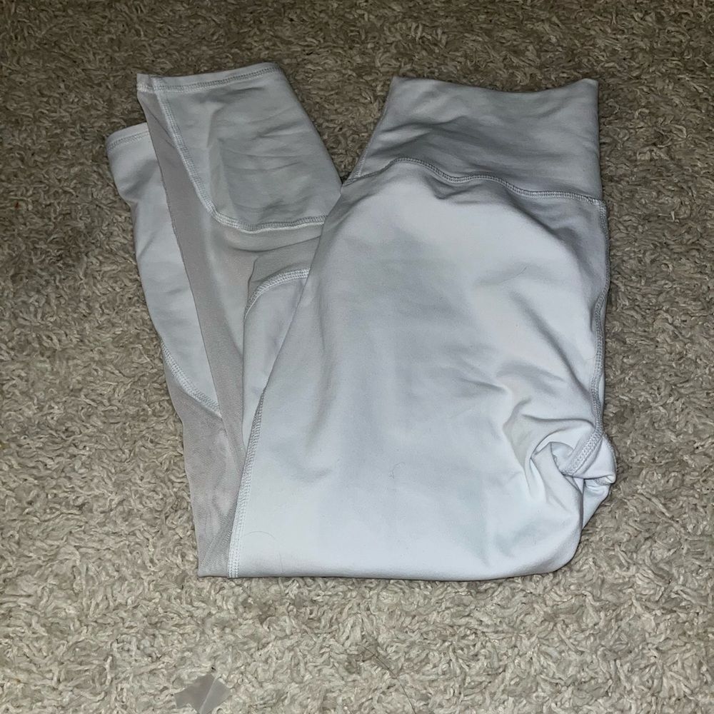 alo yoga white cropped leggings size small